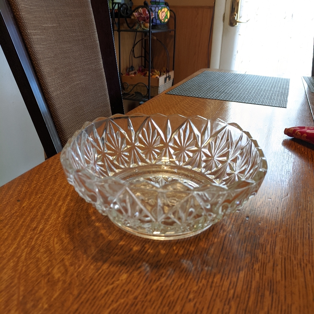 Beautiful vintage clear glass square detailed serving bowl with base